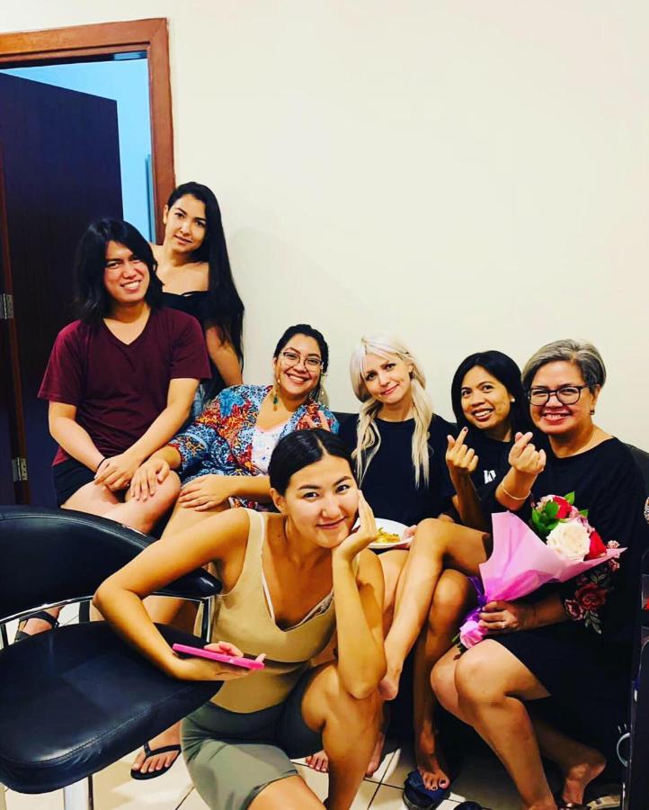 Female Only-Anaruby Backpackers- Metro Station Mashreq Hostel Dubai Buitenkant foto